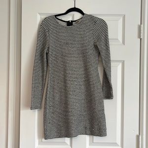 Banana Republic long sleeved black and white knit dress